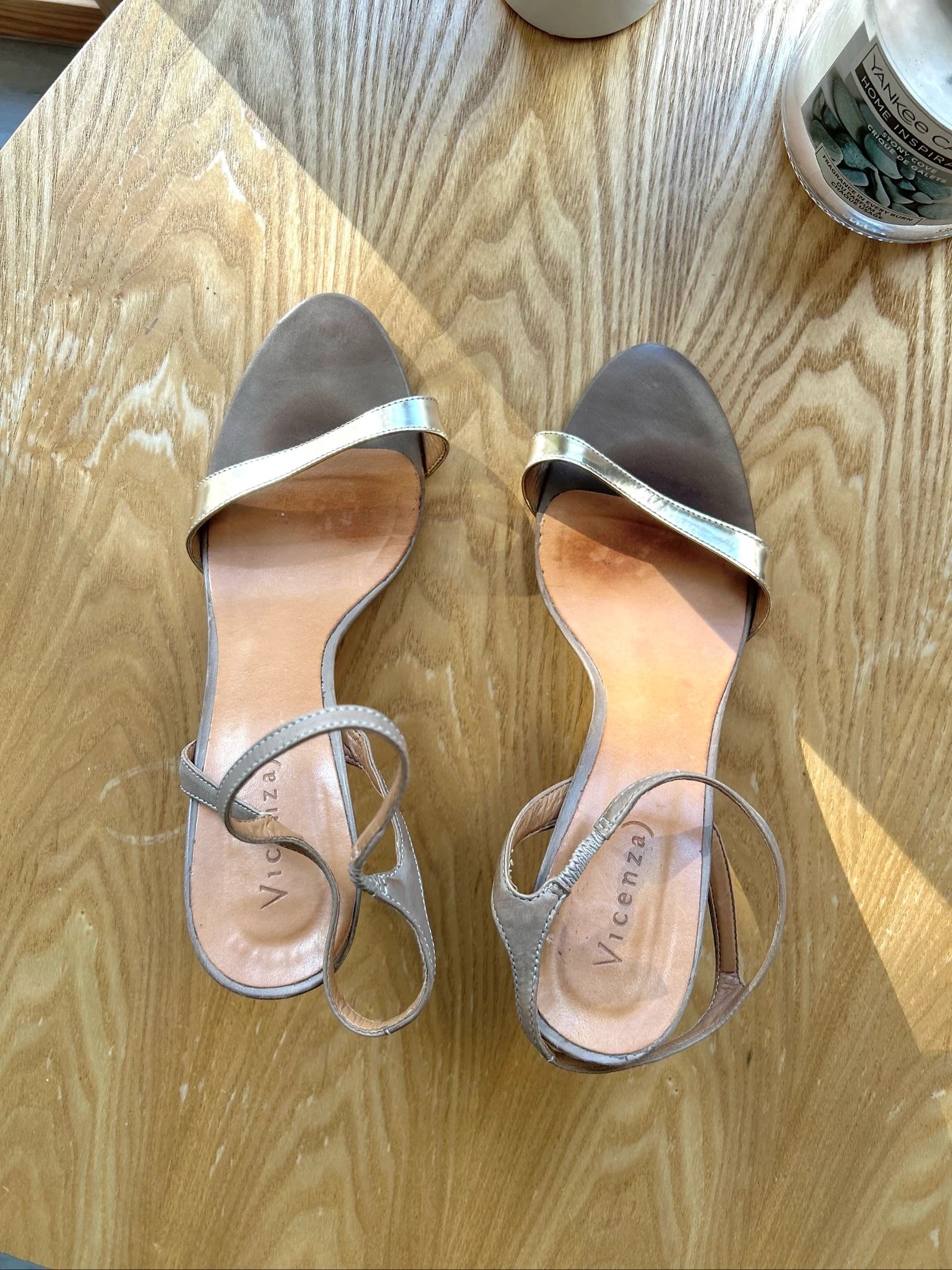 Sandales à talons en cuir taupe et doré Pointure 40 Vicenza 
